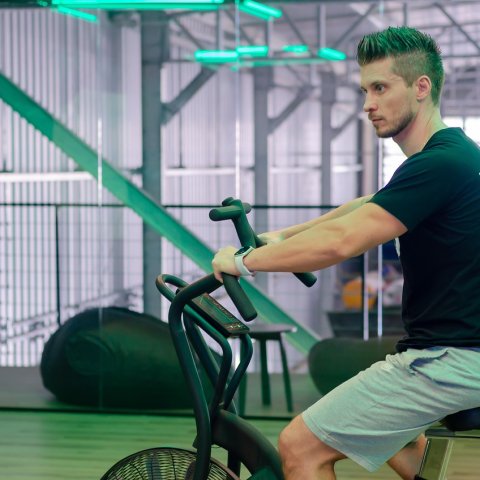 Zdjęcie: Zone 2 na rowerze spinningowym: ustawienia i plan na 8 tygodni