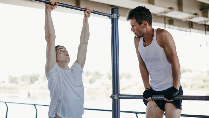 Zdjęcie: Calisthenics dla początkujących: pierwsza rutyna bez sprzętu i drążka