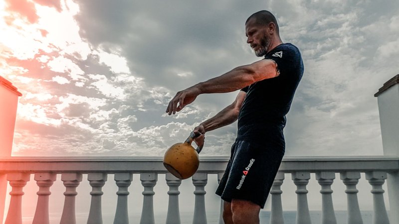 Zdjęcie: Trening kettlebell w domu: plan na 8 tygodni dla zupełnie nowych